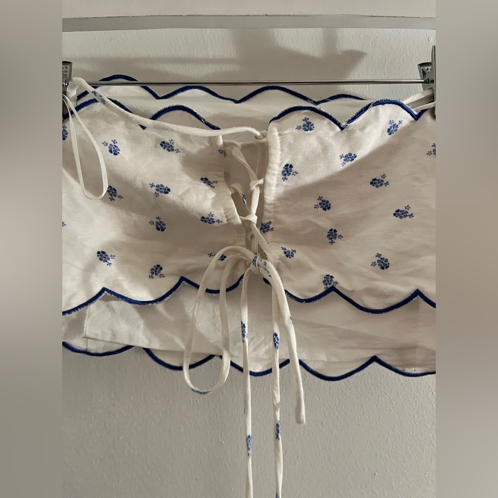H&M White and Blue Floral Linen Crop Top - Picture 7 of 12